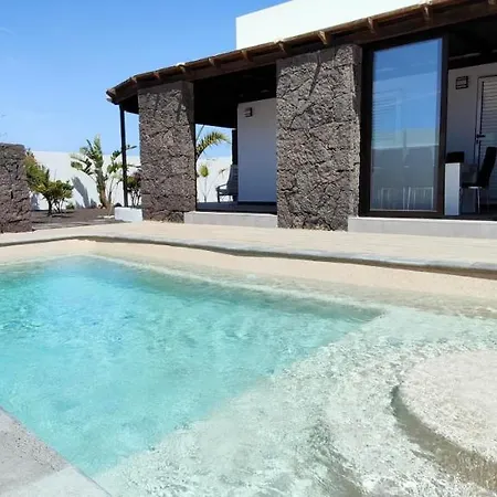 Fedelian Avec Jardin Et Piscine Chauffee
