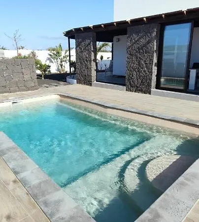 Fedelian Avec Jardin Et Piscine Chauffee Villa